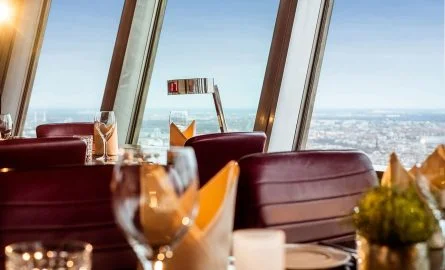 Fensterplatz im Berliner Fernsehturm