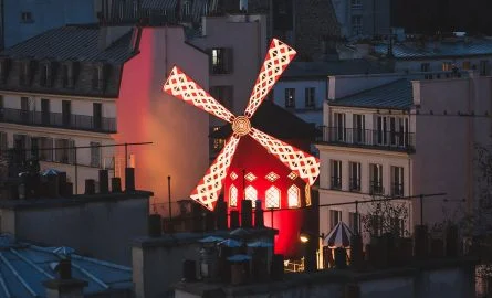 Moulin Rouge bei Nacht
